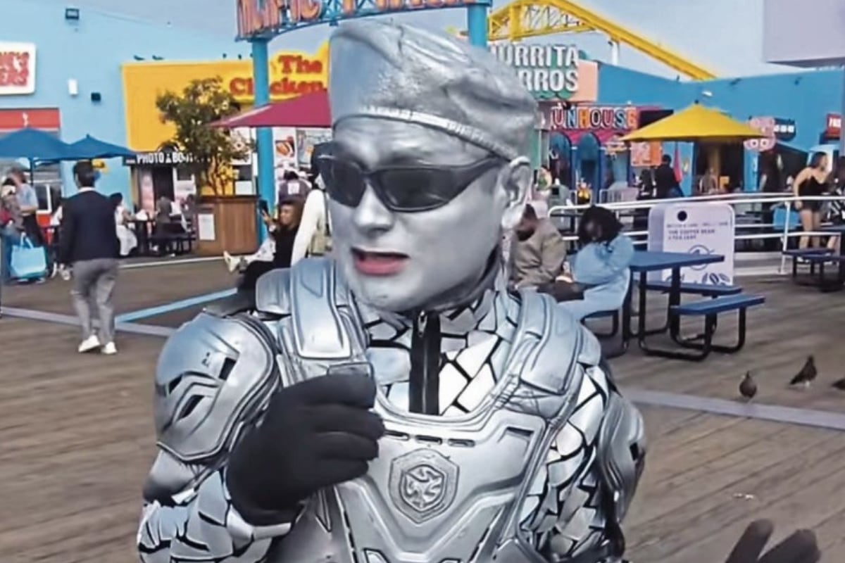 Robotín se quiebra al dedicar emotivo mensaje a sus hijas desde Estados Unidos: "Las extraño mucho"