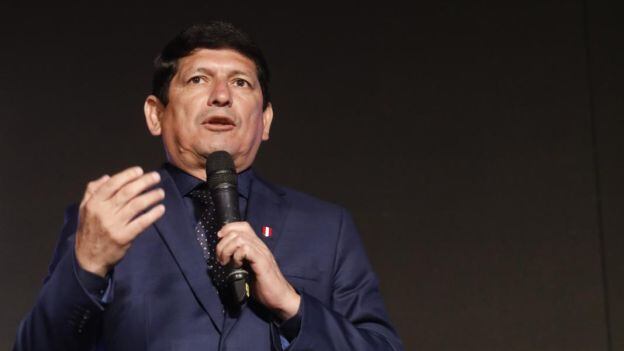Lozano fue denunciado junto a otros directivos de la Federación Peruana de Fútbol. La Fiscalía realizó diligencias en Chongoyape donde allanaron domicilio para recoger documentación.