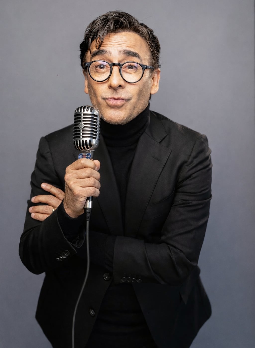 A lo largo de su monólogo, Ramones invita a mirar con humor esas experiencias que todos compartimos: