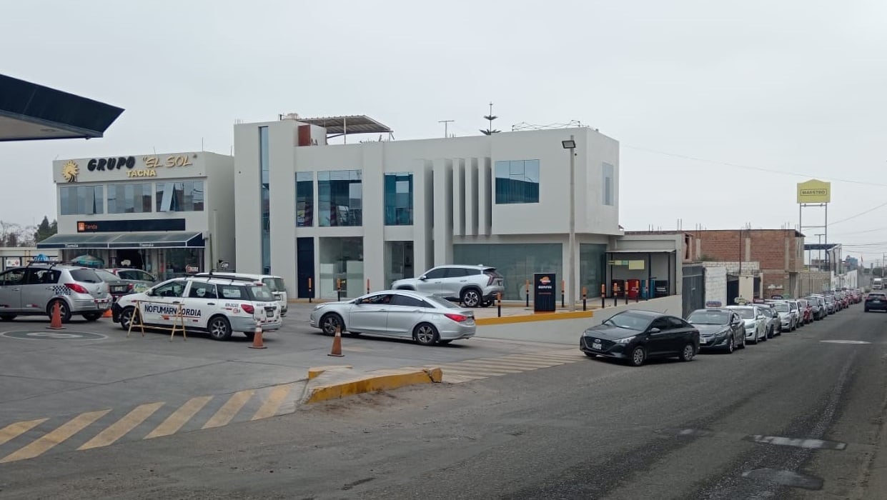 Escasez de GLP en grifos se agudiza por paro de mineros con bloqueo de la vía Panamericana Sur