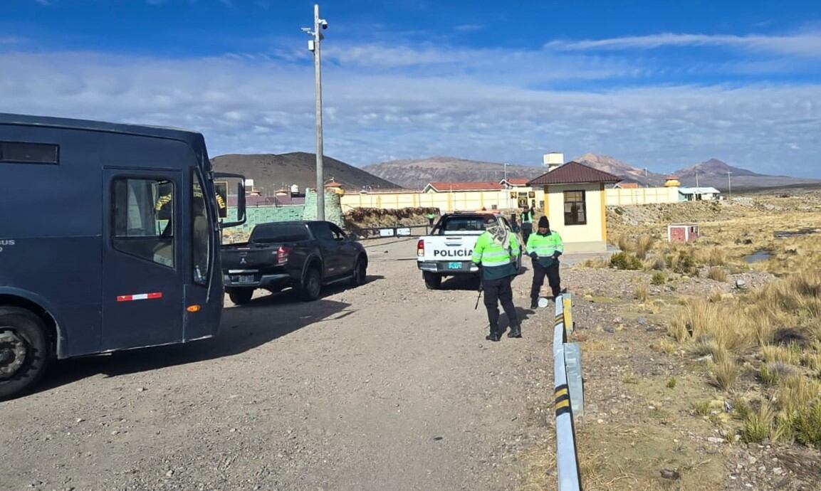 Policías de la Región Policial Tacna acudieron al establecimiento penitenciario en la zona andina
