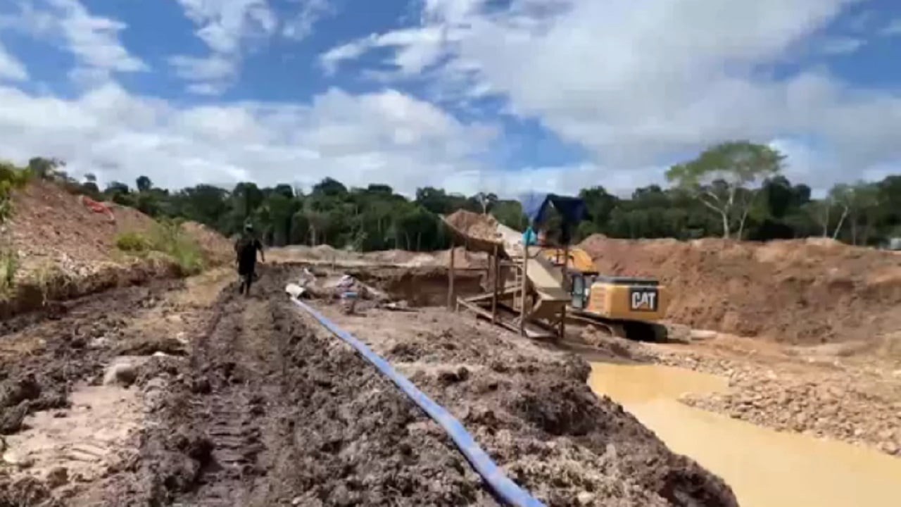 Dragas y cráteres tóxicos: el impacto de la minería ilegal en Huánuco y Ucayali. (Foto: Captura "Cuarto Poder")