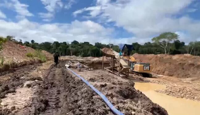 Dragas y cráteres tóxicos: el impacto de la minería ilegal en Huánuco y Ucayali. (Foto: Captura "Cuarto Poder")