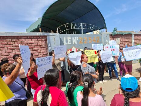 Ica: padres protestan en Parcona contra posible traslado de escolares de la I.E. N° 22542