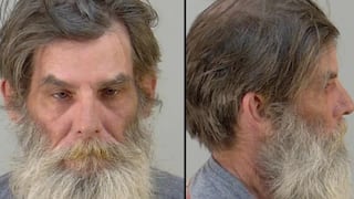 Hombre es detenido en Florida por lanzar un árbol de Navidad contra su esposa