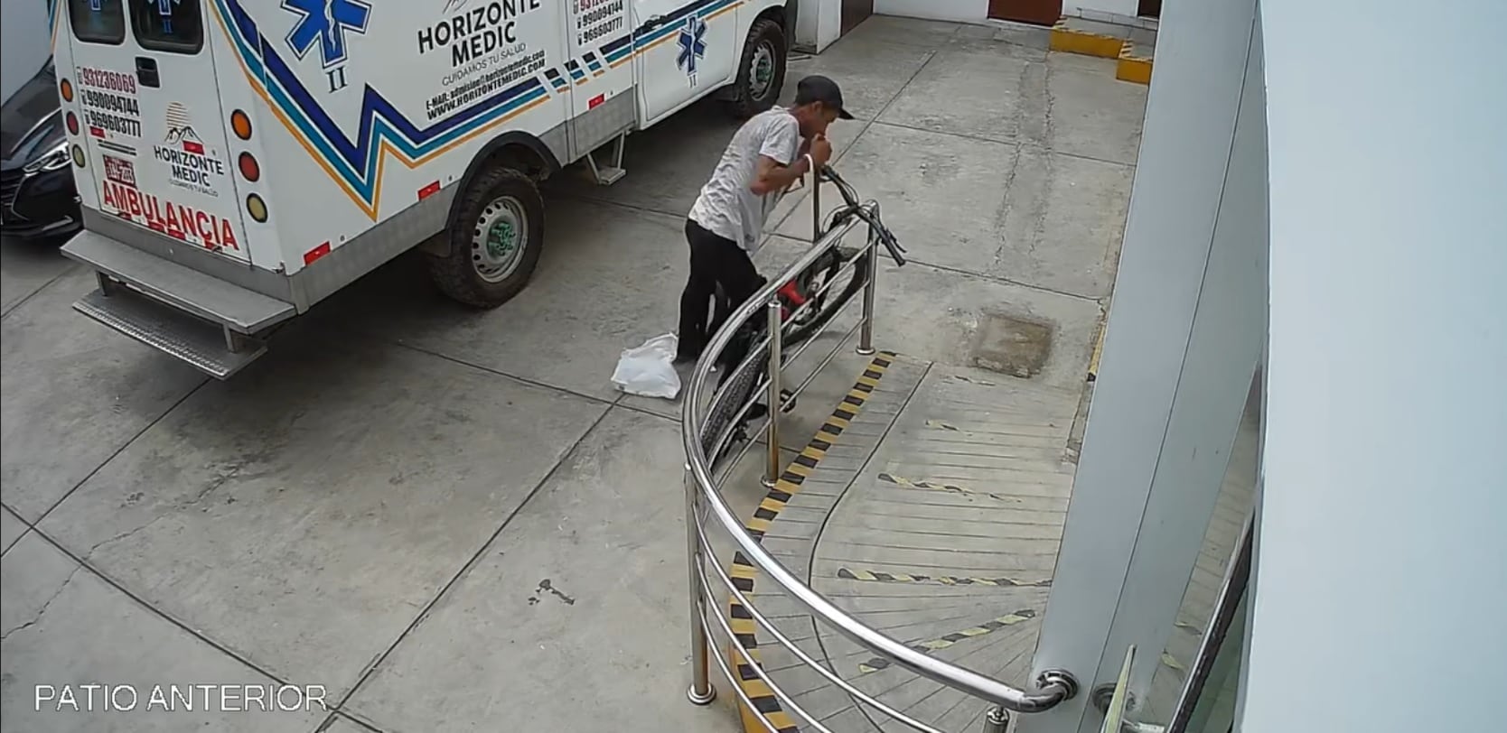 Las cámaras de videovigilancia registraron los movimientos del hampón.