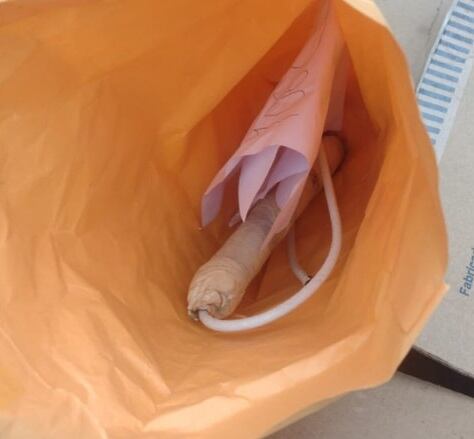 Hoy por la mañana los vendedores encontraron explosivos y una carta con contenido extorsivos cerca de un contenedor de basura.