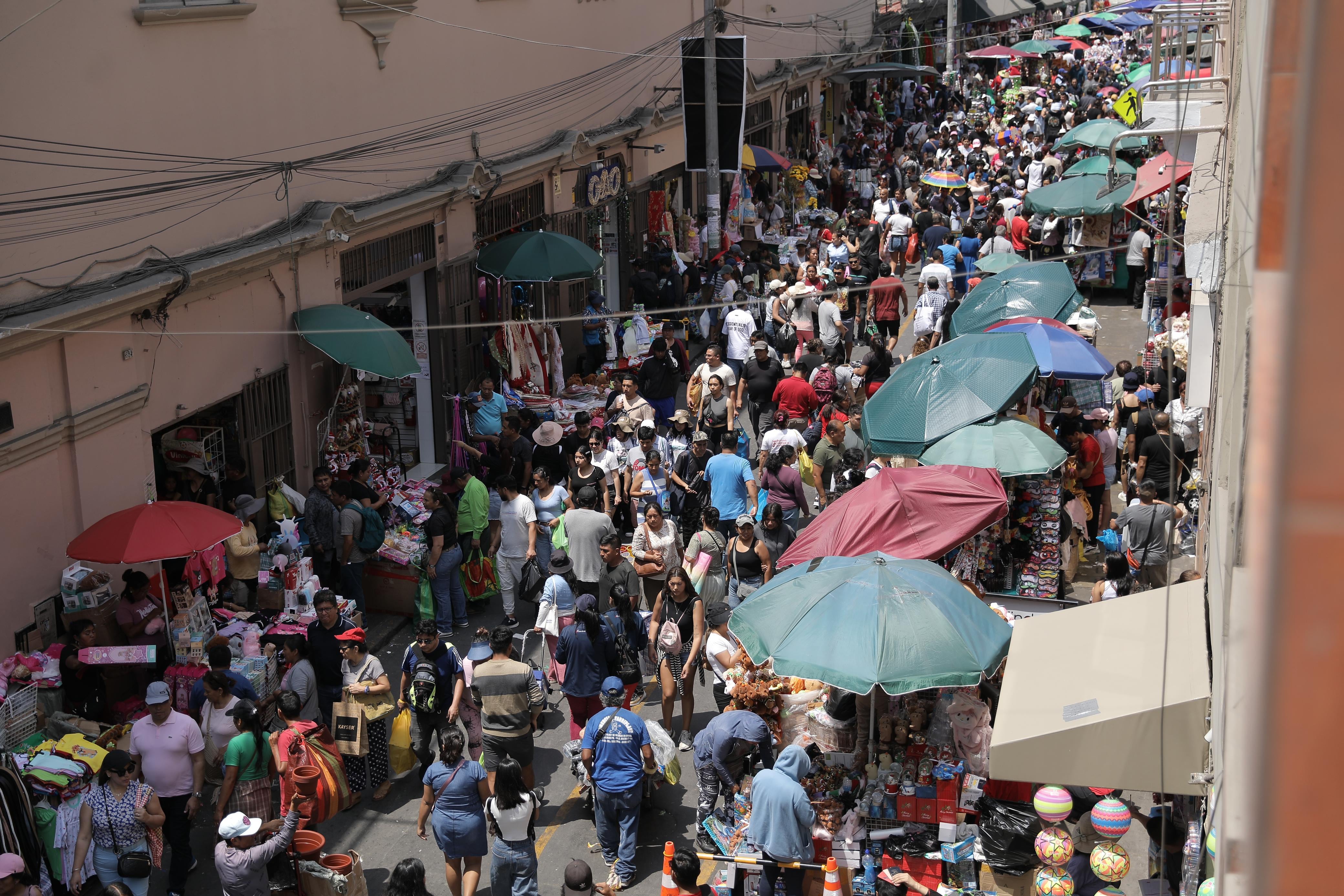 La Cámara de Empresarios de Mesa Redonda se pronunció en contra de la ordenanza que declara intangible el Centro de Lima. Aseguran que la medida afecta el desarrollo comercial del sector y convocan a una movilización para este miércoles 26 de marzo. (Foto de archivo: GEC)