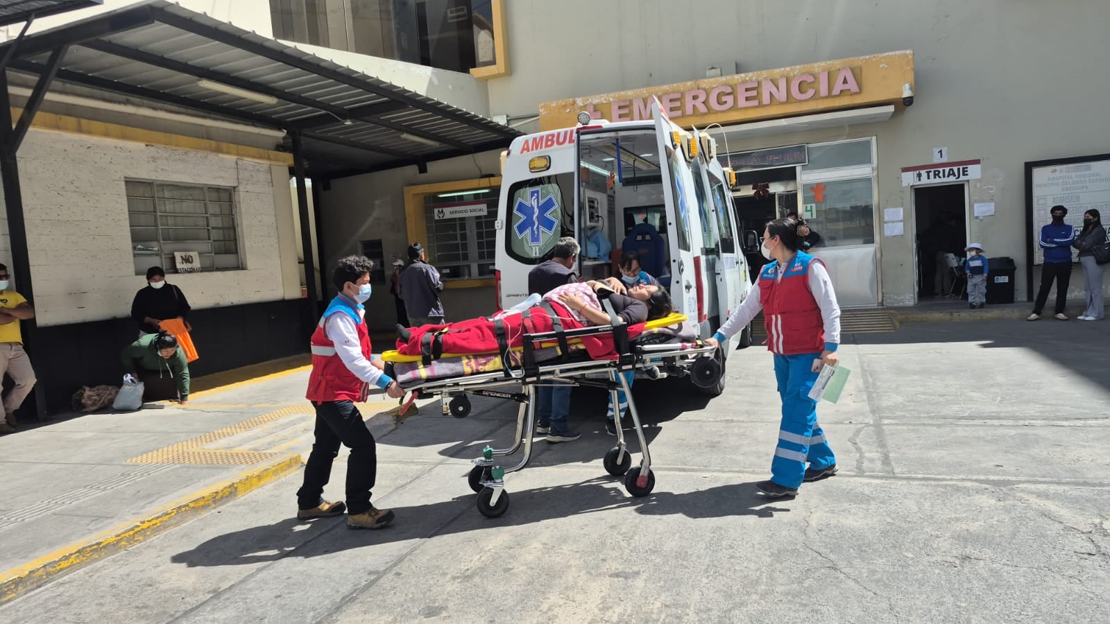 Evacúan en helicóptero a gestante y dos pacientes más del santuario de la Virgen de Chapi (Foto: Pedro Torres/@photo.gec)