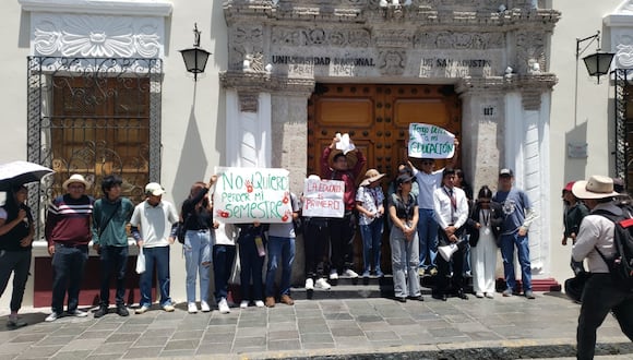 Estudiantes de la Unsa protestan para que se retomen clases. (Foto: GEC)
