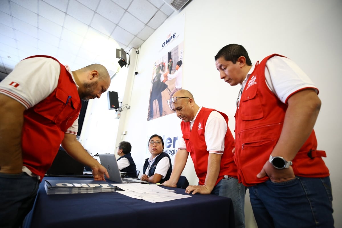 Los fiscalizadores estarán presentes desde las 6 a.m. en todas las etapas del proceso electoral. (Foto: JNE)