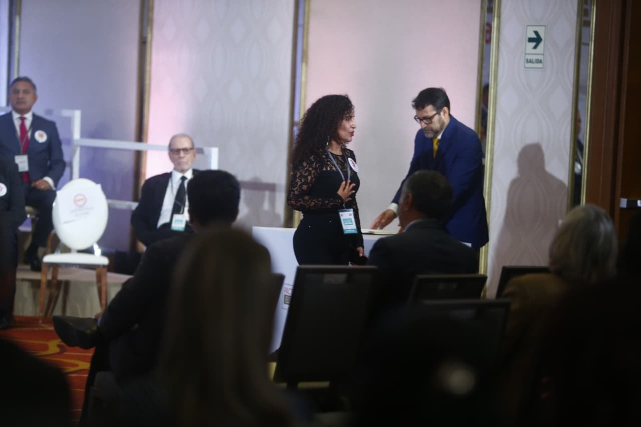 Rosario Fernández Bazán es candidata a la presidencia con el partido Un Camino Diferente.