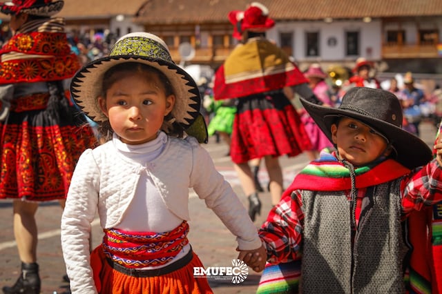 Fiestas del Cusco: Así fue el gran desfile de instituciones públicas en la plaza mayor