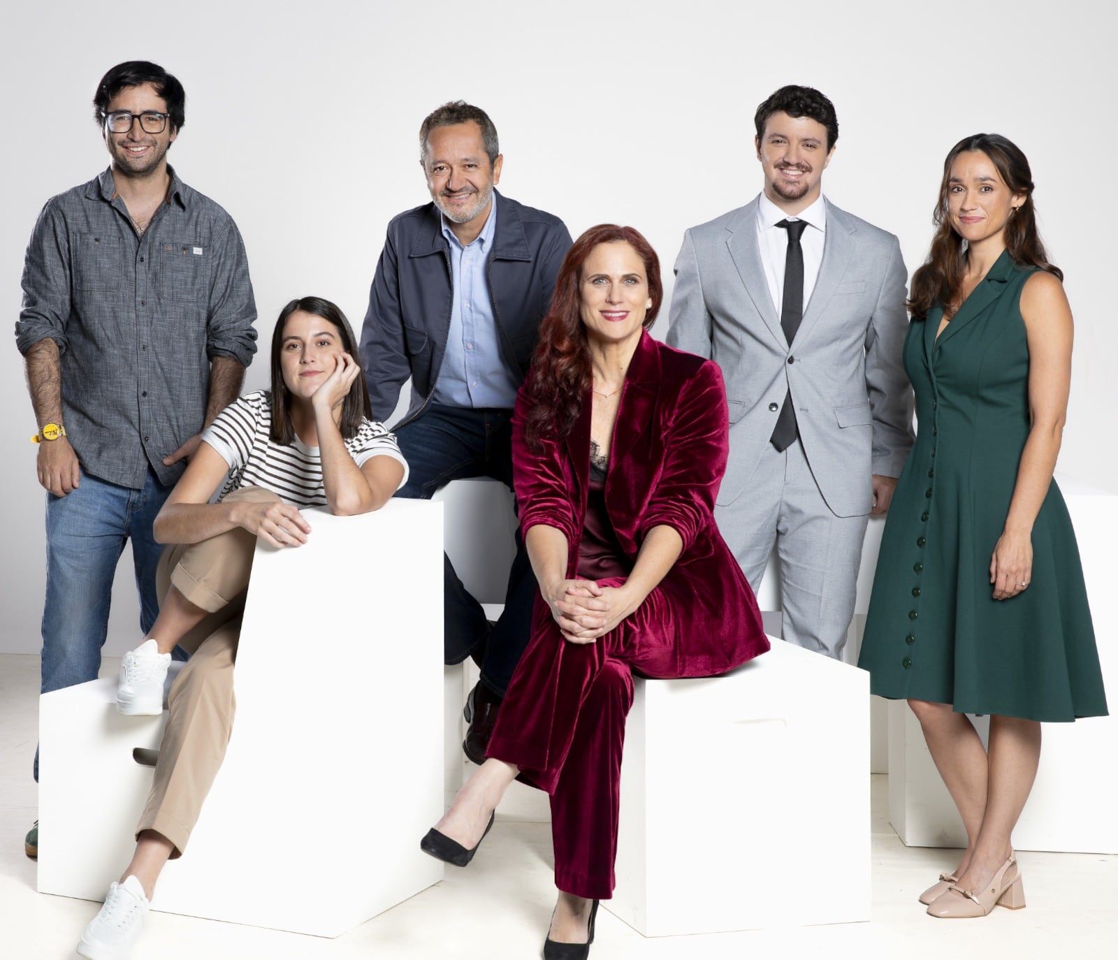 Obra de teatro "Fedra", basado en la clásica tragedia griega, pero en una versión contemporánea y peruana del mito, se presenta en el Icpna de Miraflores. La pieza fue escrita por Gonzalo Rodríguez Risco y Marcela Cossíos; cuenta con la dirección de Jorge Robinet, y con la actuación principal de Alexandra Graña y un gran elenco.