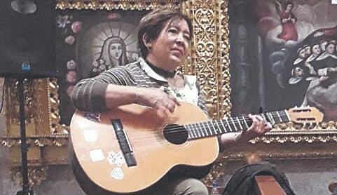 Es una poeta, escritora, cantautora y profesora universitaria en humanidades, con un enfoque creativo. (Foto: Cortesía)