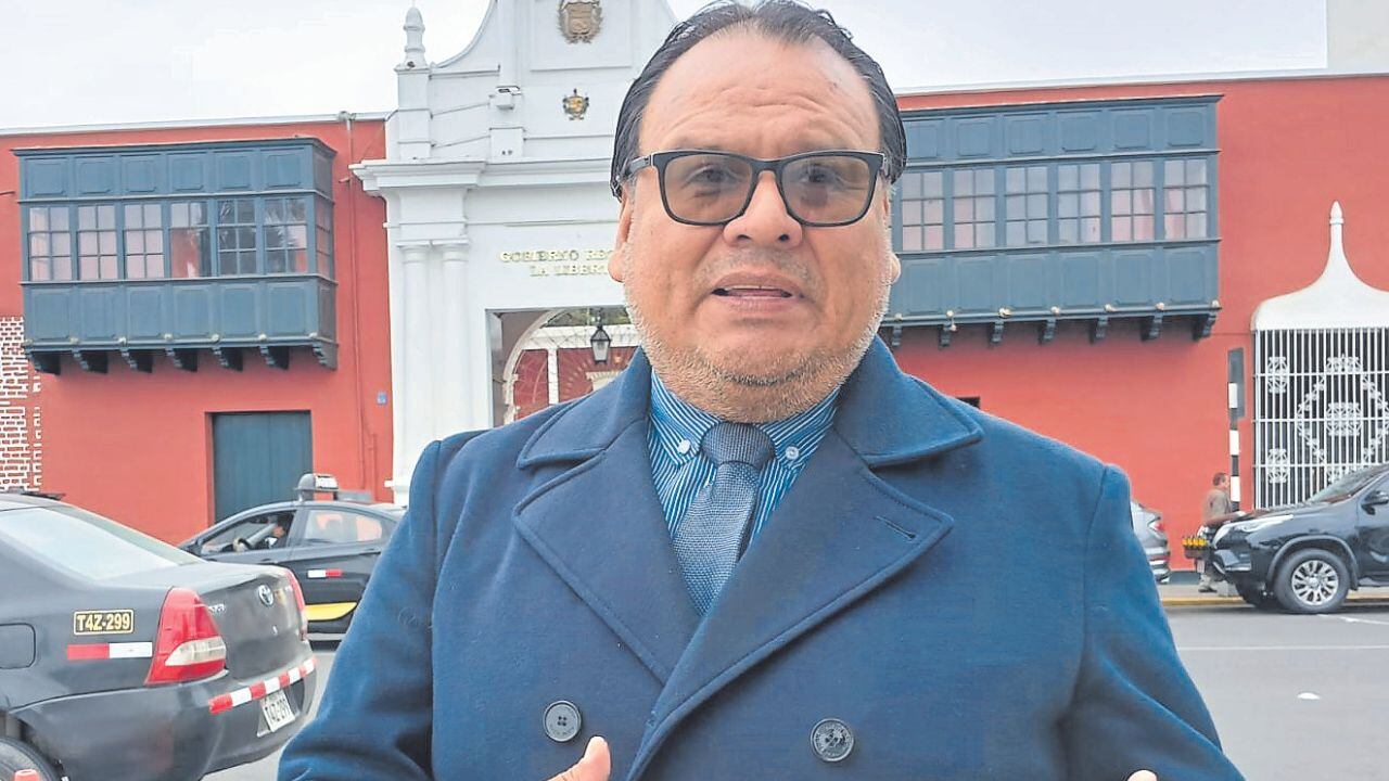 Para el director del Instituto Peruano de Comunicación Política, el gobernador César Acuña, no debería priorizar contratación de funcionarios de APP.