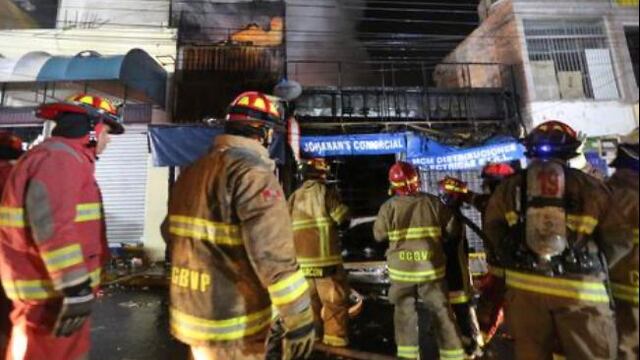 Arequipa: Fuego se inició en tiendas sin seguridad