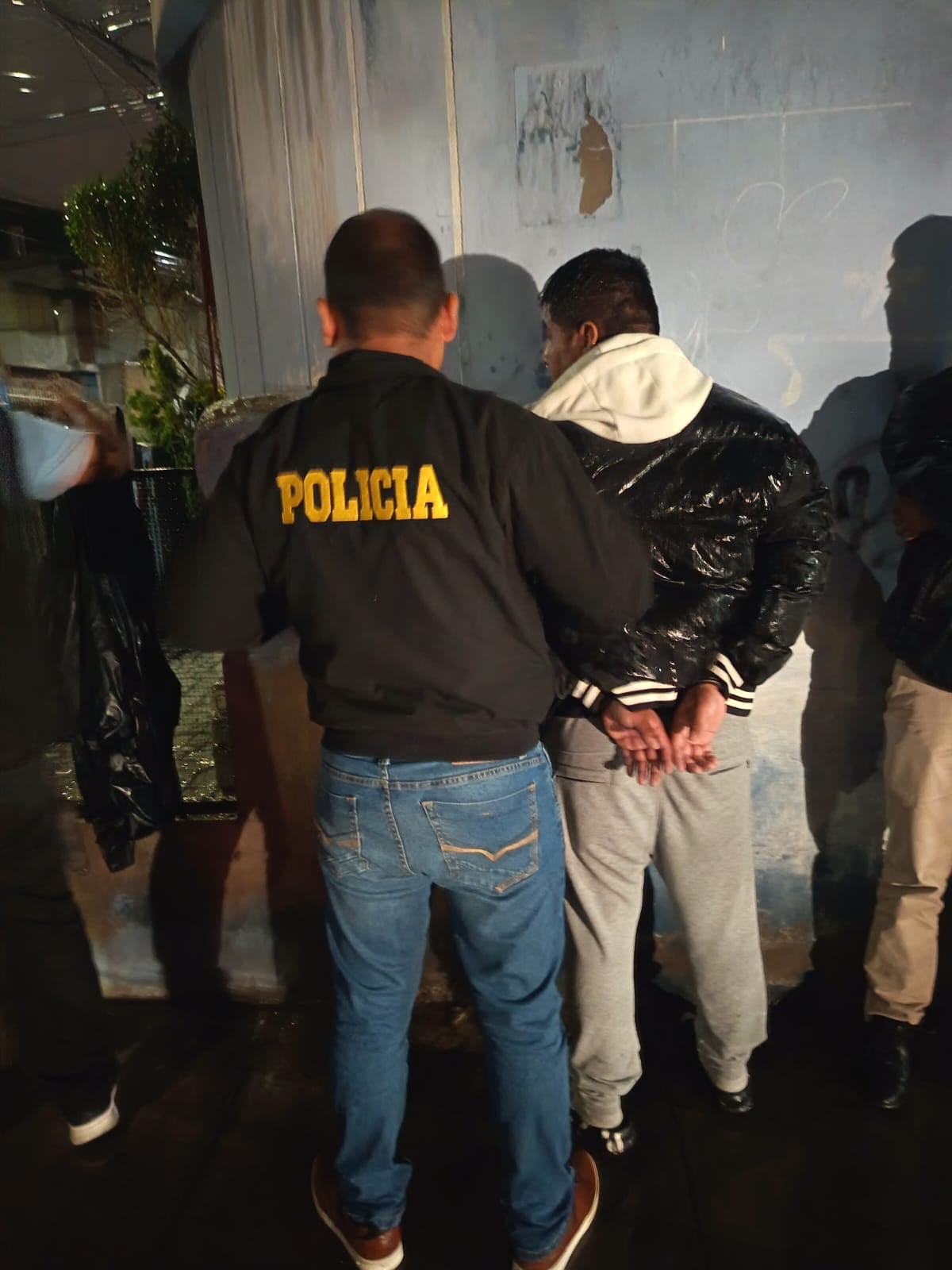 Detienen a presunta banda “Los Peladores de topógrafos del sur” con ropa de contrabando (Foto: PNP)