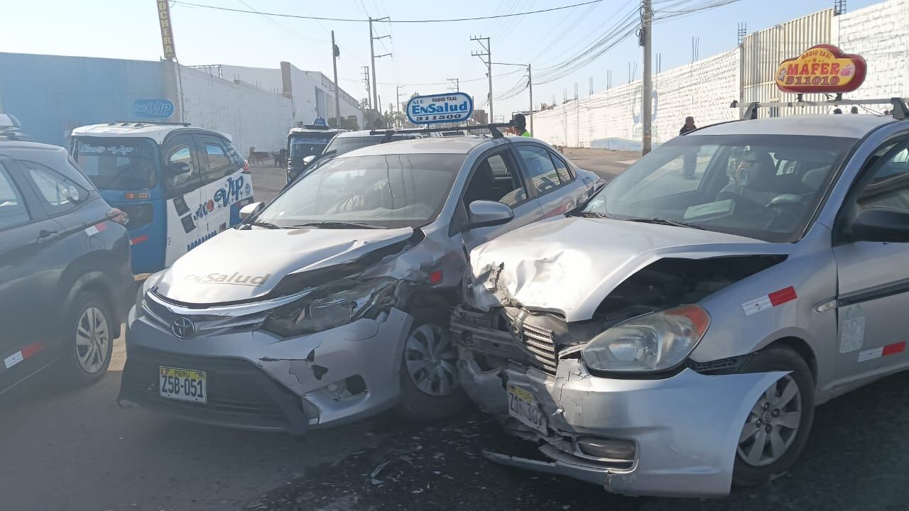 Accidente ocurrió entre el óvalo Cristo Rey y la avenida Collpa, en un horario de alto tránsito. (Foto: Difusión)