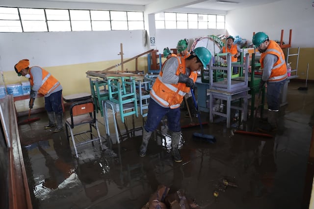 Keiko Fujimori inspecciona zonas afectadas por lluvias en Villa María del Triunfo