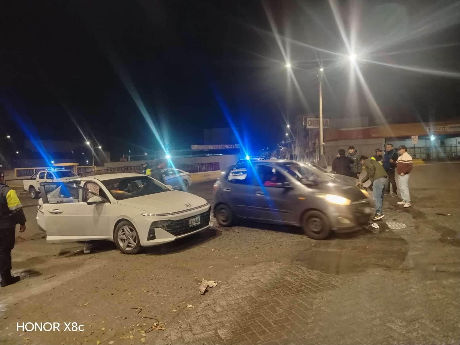 Choque múltiple en el Cercado de Arequipa deja a gestante herida. Foto: Serenazgo Arequipa.