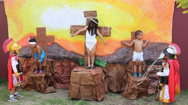 Niños mostraron realismo en escenificación del  Vía Crucis (FOTOS)