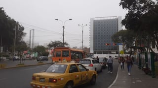 Lima amanece bajo intensa llovizna y obliga a tomar precauciones en las calles