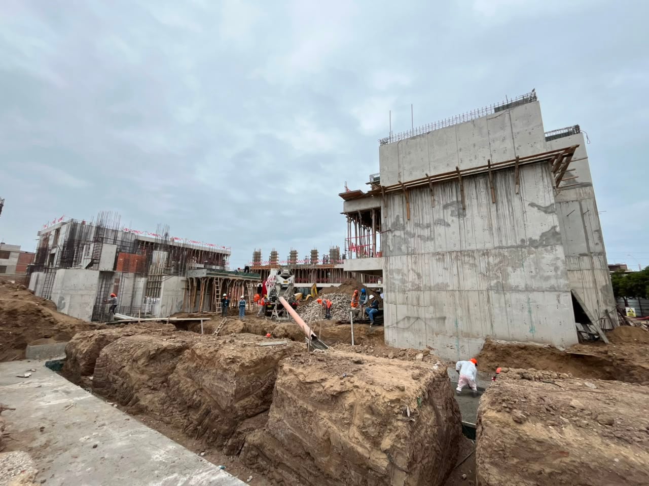 Gobierno Regional ejecuta obra de más de S/ 24 millones que beneficiará a 1,200 estudiantes de primaria y secundaria.
