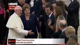 Papa Francisco llega a Brasil en medio de una gran ovación