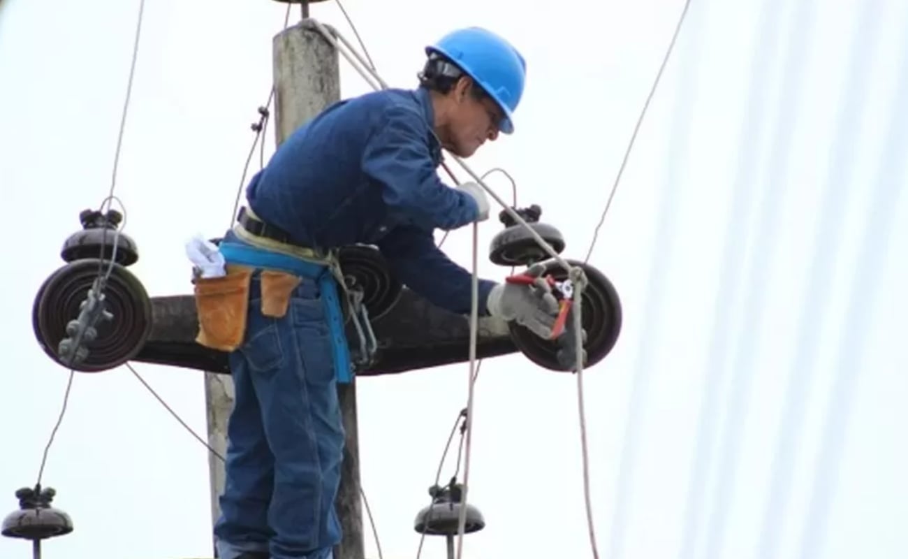 La empresa Pluz anunció la suspensión temporal del servicio eléctrico en diversos sectores de Lima Metropolitana y Callao debido a trabajos de mantenimiento. Conoce si tu zona figura en el cronograma. (Foto referencial: Andina)