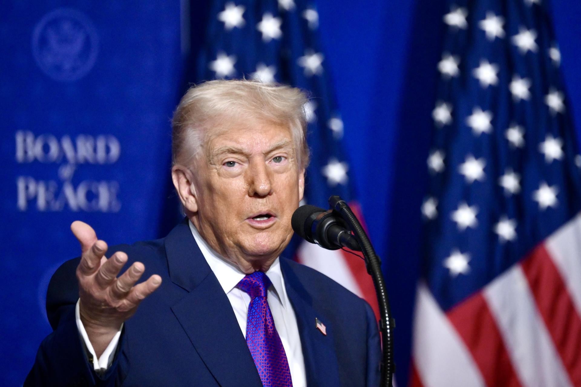 El presidente de EE.UU. analiza opciones militares si no prosperan las conversaciones con Teherán sobre su programa nuclear. Las reuniones están previstas para el jueves en Ginebra. (EFE/EPA/ALESSANDRO DI MEO).