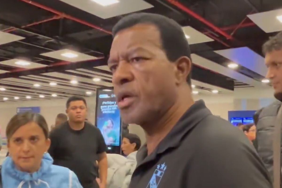La PNP busca identificar a los responsables del ataque contra el director general de Fútbol de Sporting Cristal, ocurrido cuando salía del recinto deportivo. Foto: Captura de video/@JaxLatinMedia/X