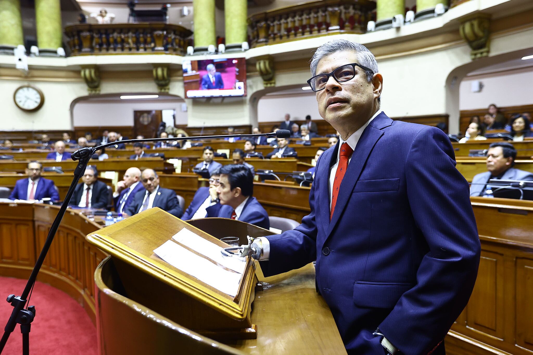 El jefe del Gabinete cuestionó la aplicación de una norma que establece condiciones específicas para remover al comandante general de la Policía y planteó una eventual modificación. (Foto: Congreso)