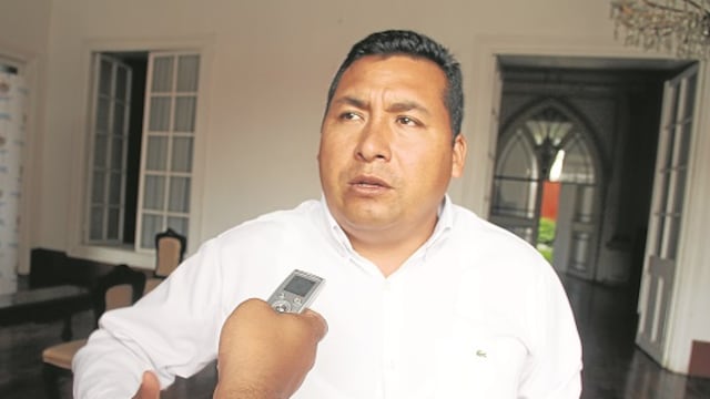 La Libertad: Alcalde de Huanchaco dijo que fuera del trabajo sí puede hacer política 