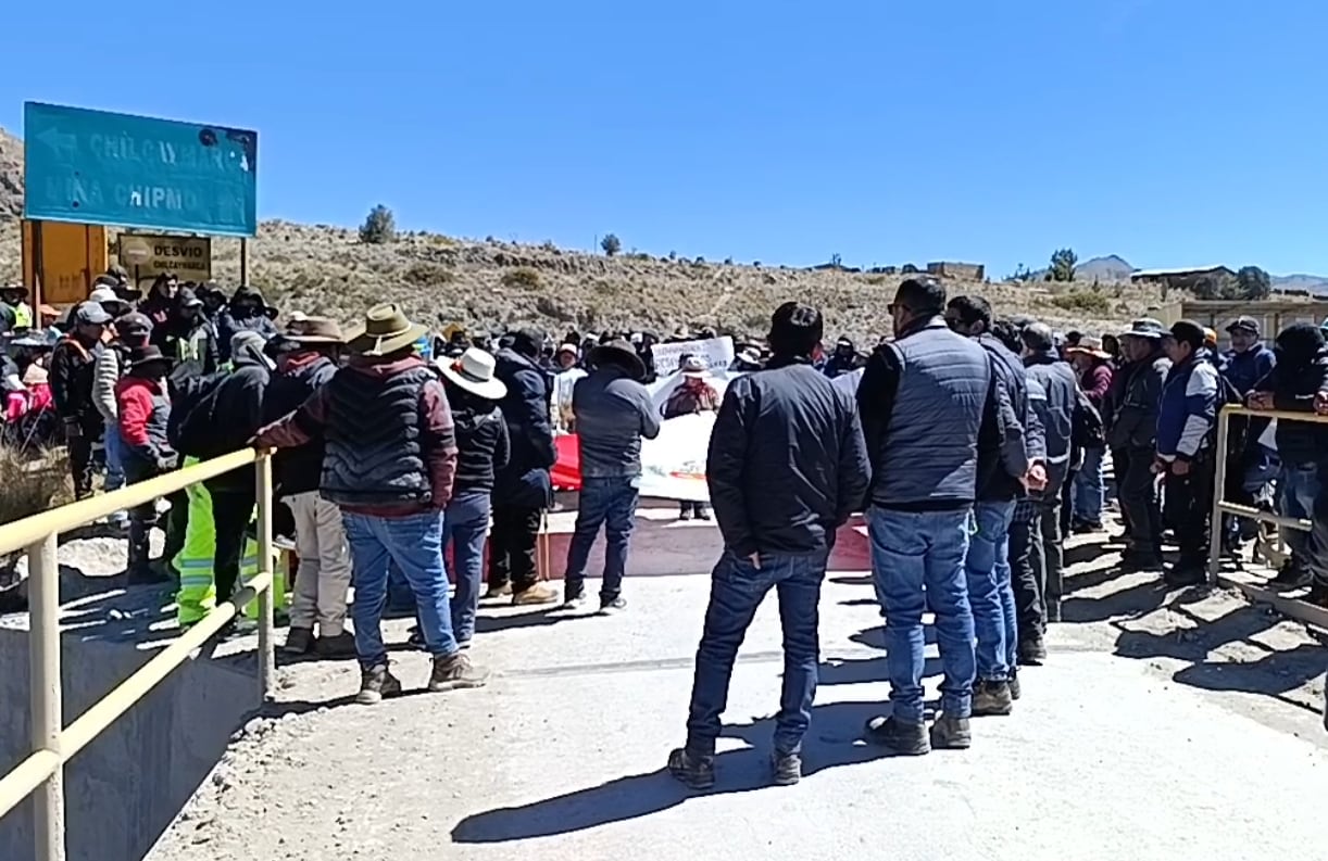 Comuneros de Chilcaymarca protestan contra minera Buenaventura y exigen recuperar fuentes de agua. (Foto: Captura de trnasmisión Orcopampa Al Día)