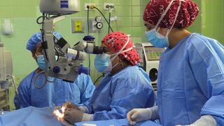 Breña: médicos devuelven la visión a dos menores tras realizar por primera vez trasplante de córneas