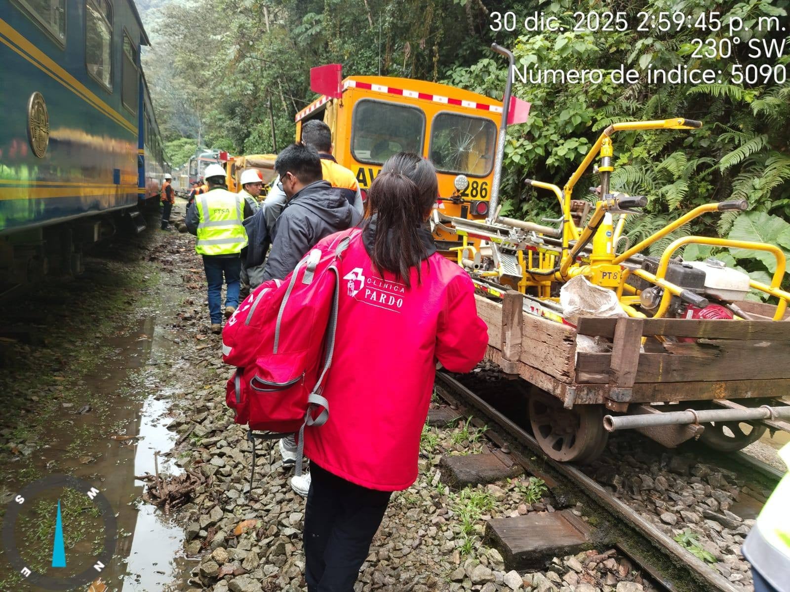 Concluyen las diligencias y peritajes en el Kilómetro 94 y se retiraron los trenes afectados. Priorizan la evacuación de pasajeros varados. (Fotos: Clínica Pardo)