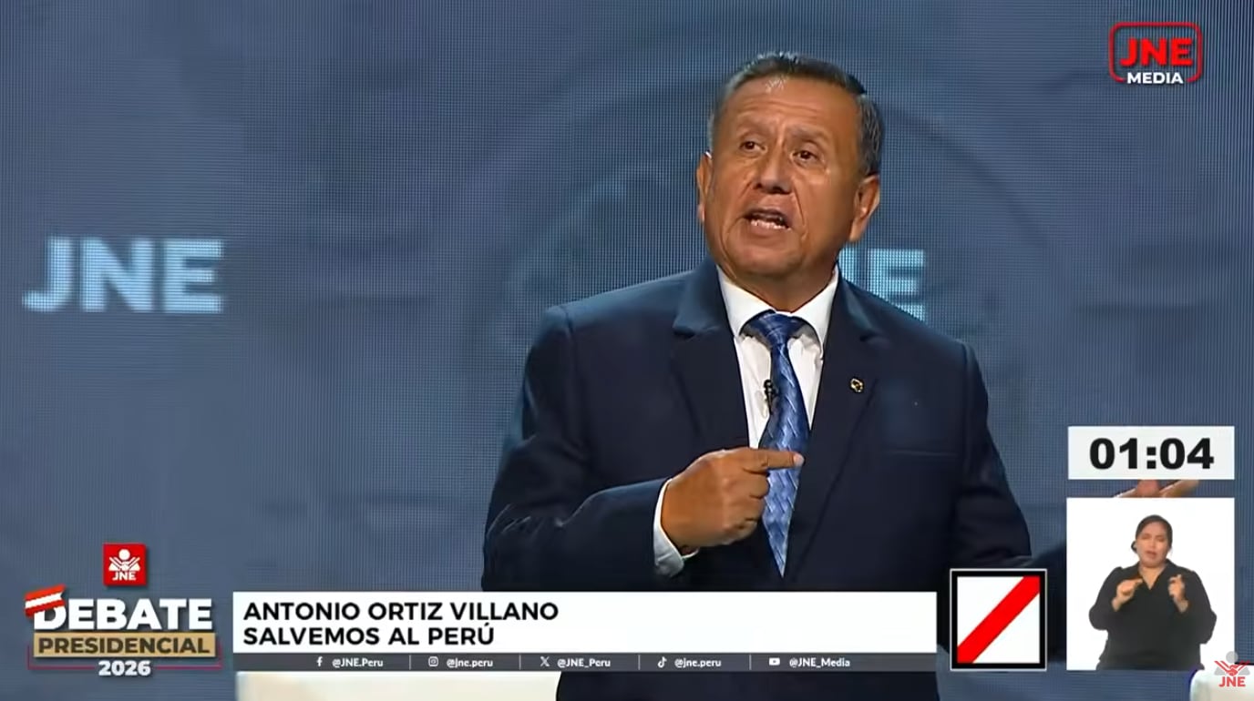 El candidato de Salvemos al Perú planteó impulsar trenes de hasta 300 km/h y una red logística que conecte el puerto de Chancay con Brasil y otros países de la región. (Captura de imagen del JNE)