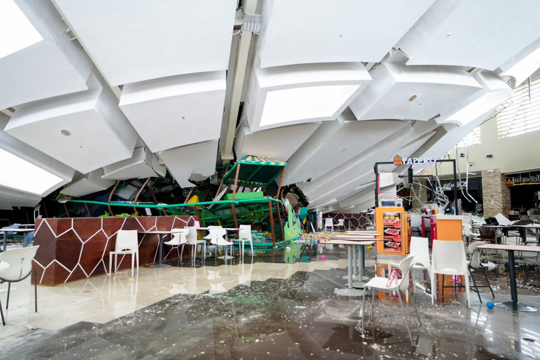 El ingeniero estructural Julio Rafael Rivera Feijóo, responsable del diseño del domo del patio de comidas del Real Plaza Trujillo, afirmó que ha formado un equipo técnico para esclarecer las causas del colapso que dejó seis muertos y varios heridos.