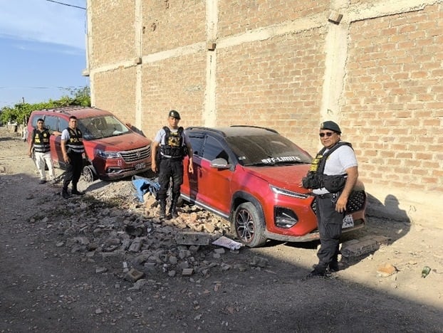 Agentes policiales recuperaron unidades que fueron robadas.