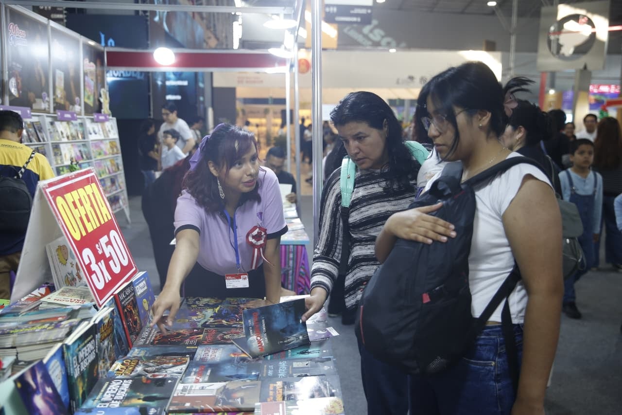 La Superintendencia de Banca, Seguros y AFP recomienda establecer un presupuesto, priorizar las compras y considerar todos los gastos de la visita para disfrutar de la FIL Lima de manera responsable. (Fotos: Cesar Campos/@photo.gec)