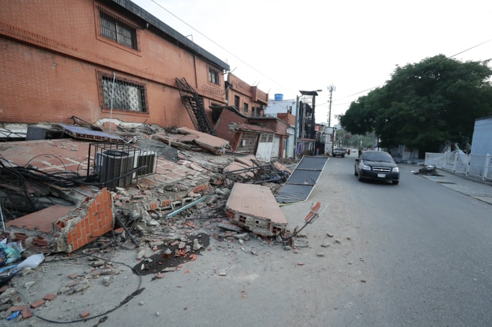 Viviendas dañados por los terremotos. (Foto: EFE)