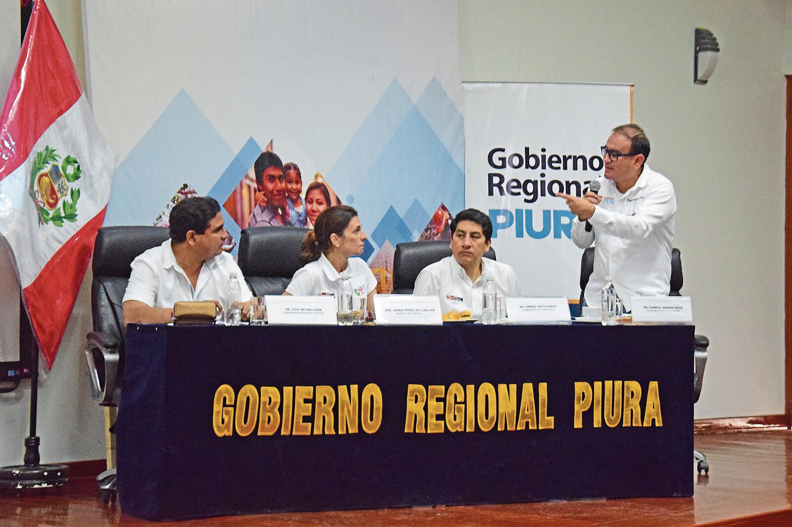 El gobernador Luis Neyra cuestionó que hasta ahora no se inicie la descolmatación del río Piura, en la parte urbana, frente a la ciudad de Piura y al Bajo Piura. Explicó que estos trabajos están a cargo del Ministerio de Desarrollo Agrario y Riego (Midagri), a través de la Autoridad Nacional de Agua (ANA), la cual se comprometió a realizarlo con su maquinaria.