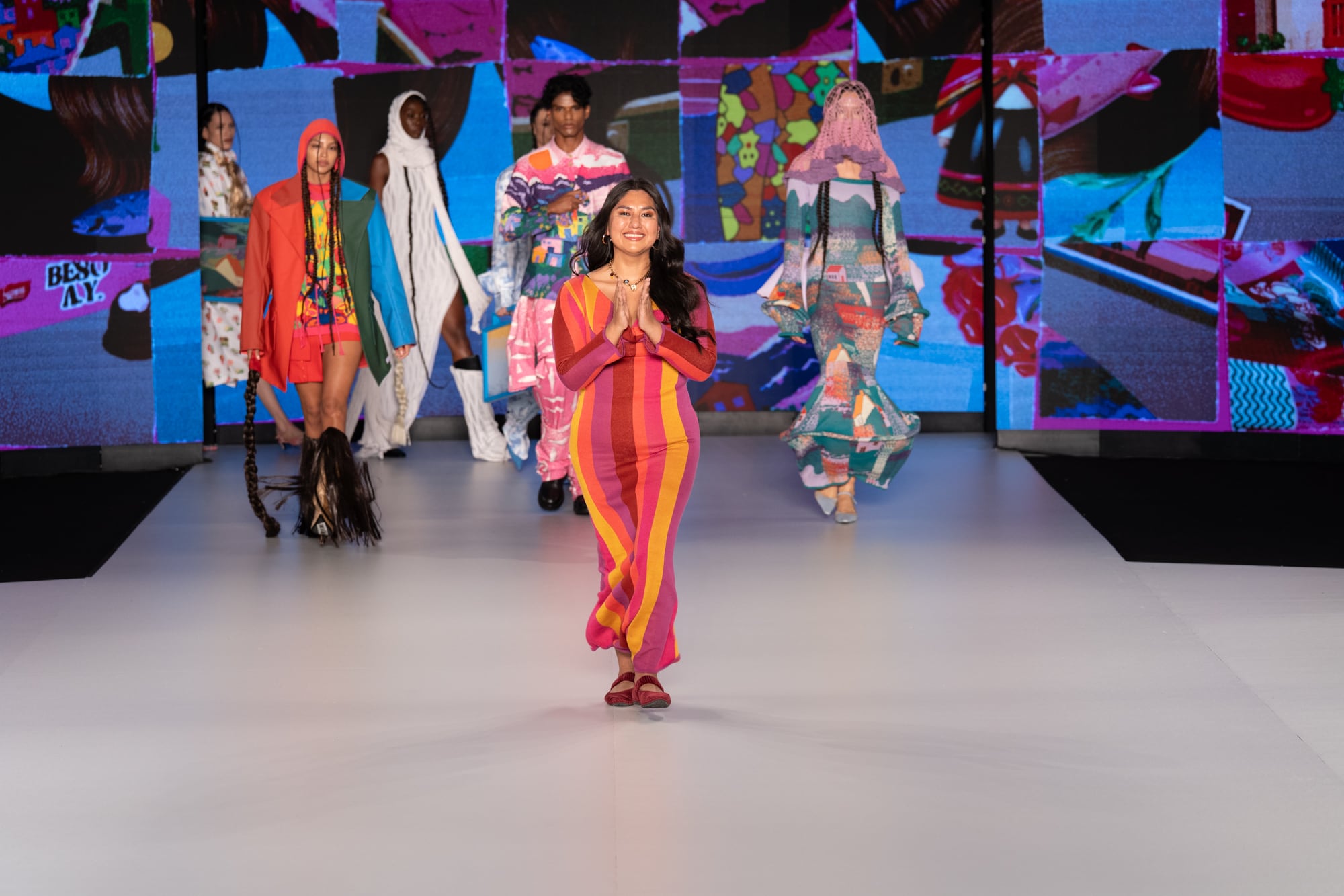 La firma peruana fue la primera marca latinoamericana invitada a la plataforma Non Stop de Inexmoda y la única diseñadora internacional en desfilar oficialmente y participar en el pop-up curado por Marie Claire Colombia.