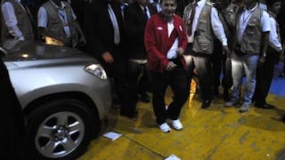 Ollanta Humala y Nadine Heredia alienta a selección en el Estadio Nacional (Video)