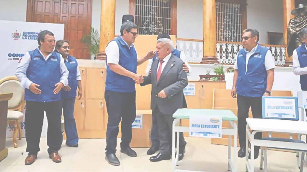 Tras enterarse de que el Consejo aprobó interpelarlo, Martín Camacho, titular de la Grell, dijo que solo el gobernador regional puede mandar sobre él.