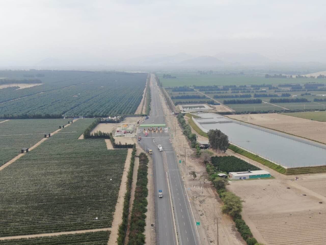 Utilizando drones, los agentes del orden vigilan la vía nacional por el anuncio de protestas por la Tercera toma de Lima.