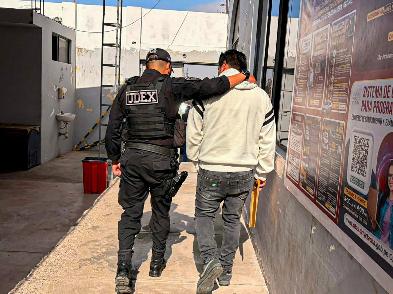 Policía intervino a ciudadano en la Dirección de Transportes y Comunicaciones de Tacna. (Foto: Difusión)