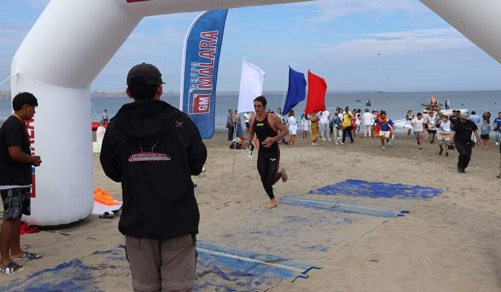 Un ambiente de calor, deportes y sobre todo de compañerismo entre los nadadores.