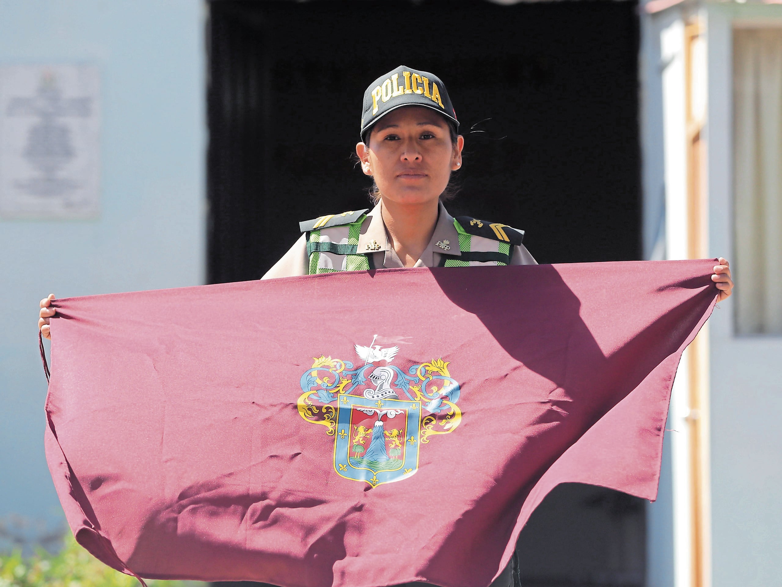 Suboficial de segunda PNP espera que el pequeño este mejor de salud y pueda encontrar una nueva familia. Foto: GEC.